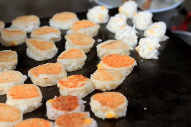 Tayland tatlı, mix un, Hindistan cevizi ve sonra kızarmış.