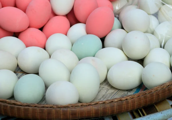 Närbild av saltat och konserverade ägg — Stockfoto