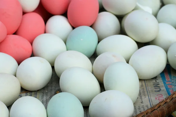 Tuzlu ve korunmuş yumurtaya yakın çekim — Stok fotoğraf
