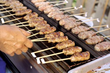 Bar-BQ veya barbekü ızgara et