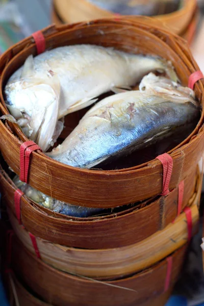 Pescado de caballa en el mercado — Foto de Stock