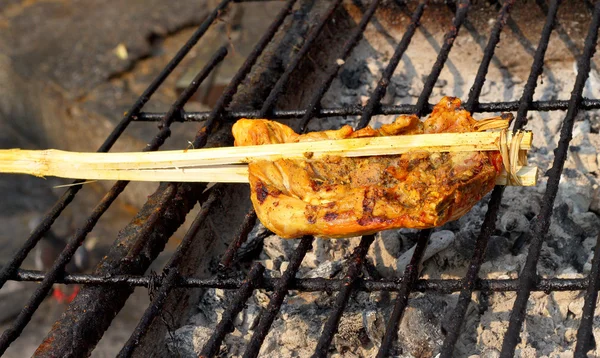 Grilled chicken in the market — Stock Photo, Image