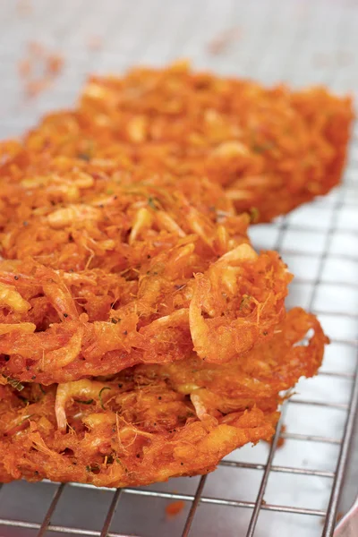 Pastel de camarones fritos en el mercado —  Fotos de Stock