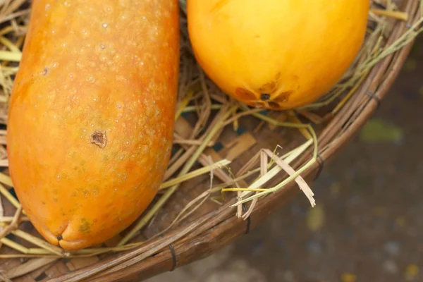 Papayafrukter på marknaden — Stockfoto