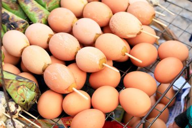 soba üzerinde ızgara tavuk yumurta.