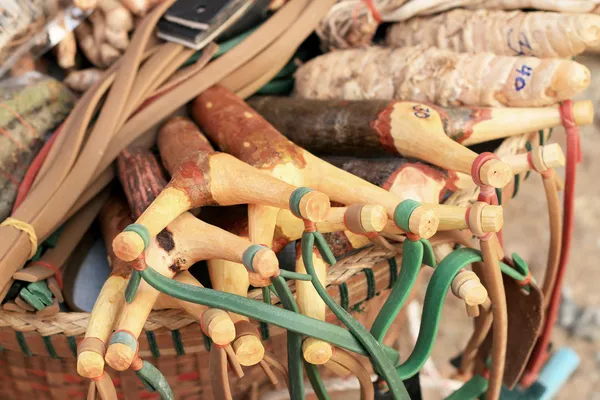 Рынок деревянных рогаток Y-sale . — стоковое фото