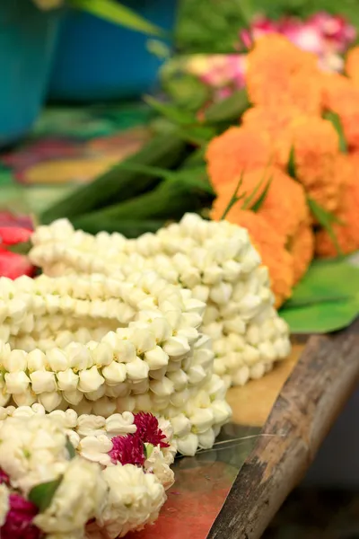 Een jasmijn garland markten — Stockfoto