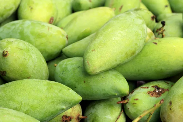 Frukten mango i marknaden — Stock fotografie