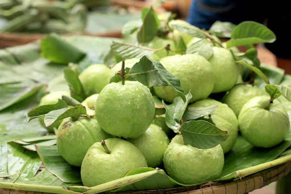 Guave fruit op de markt — Stockfoto