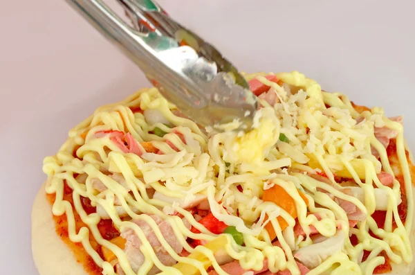 Pizza italiana gamberetti formaggio e pepe — Foto Stock