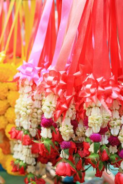 Yasemin çelenk içinde belgili tanımlık çarşı