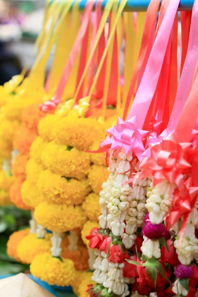 市場でジャスミンの花輪 — ストック写真