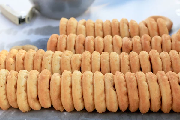 Making donut geplaatst in een rij. — Stockfoto