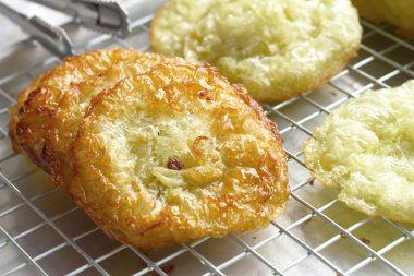 Tayland tatlı - kızarmış hamur geleneksel