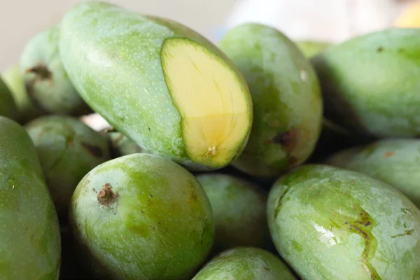 Frukten mango i marknaden — Stockfoto