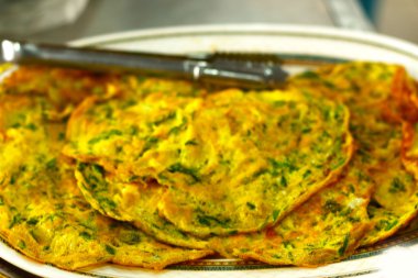 Asya pazarında sahanda yumurta