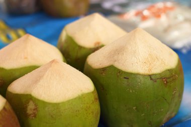 Hindistan cevizi suyu içecek