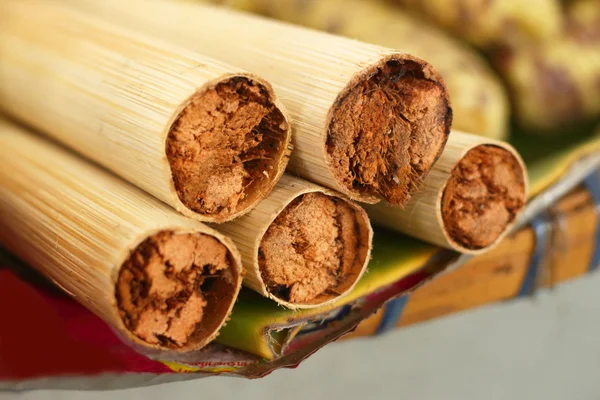 Klibbig ris stekt i bambu — Stockfoto