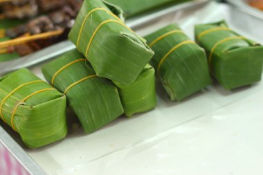 sosis muz yaprakları.