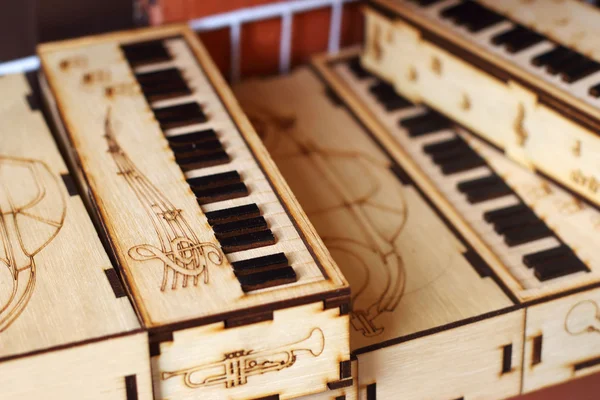 Vintage wooden music box piano. — Stock Photo, Image
