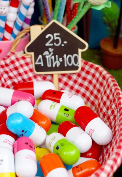 Magasin de jouets sous forme de capsules pharmaceutiques — Photo