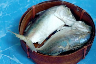 piyasada uskumru balığı