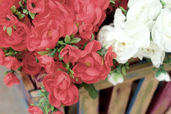 Smukke kunstige blomsterne - Stock-foto