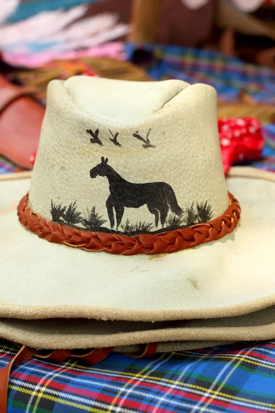 Chapéus de cowboy de couro para venda — Fotografia de Stock