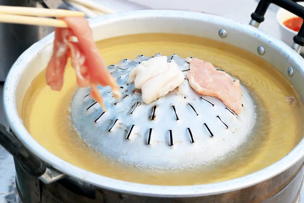 La carne de cerdo a la parrilla en la cacerola - la barbacoa Corea . —  Fotos de Stock