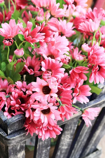Hermoso artificial las flores — Foto de Stock