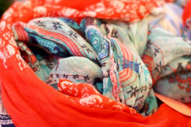 piyasada eşarp Dükkanı