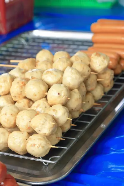 Albóndigas a la parrilla en el mercado —  Fotos de Stock