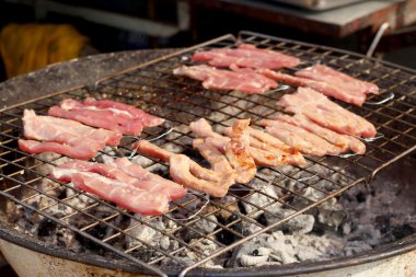 Bar-BQ veya barbekü ızgara et