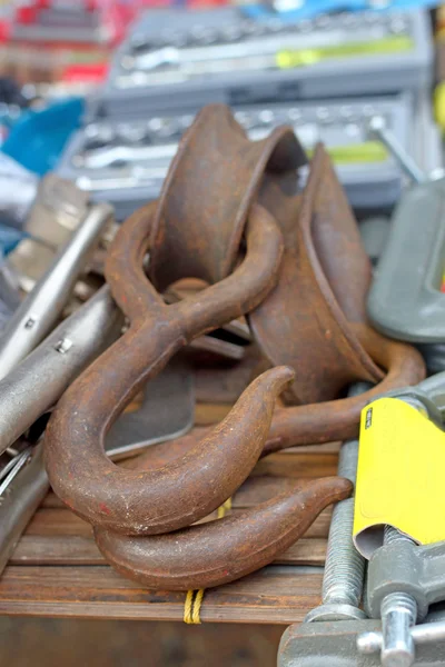 Vele set van echte gebruikt roestvrij steekringsleutels. — Stockfoto