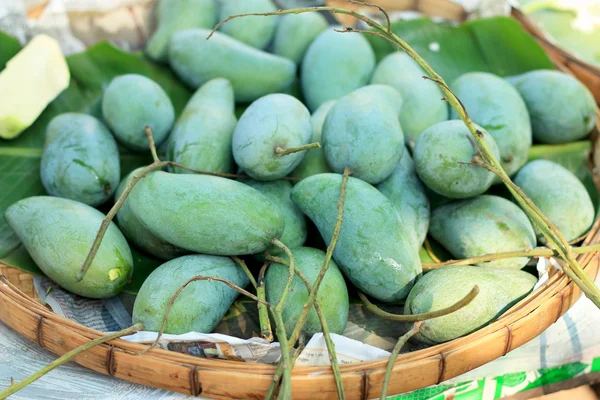Frukten mango i marknaden — Stock fotografie