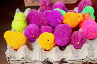Satılık renkli plastik oyuncaklar