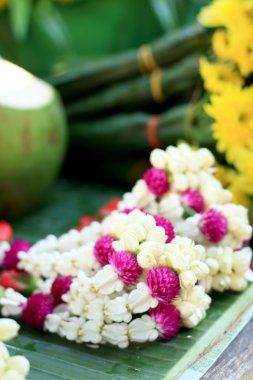 Yasemin çelenk marketler