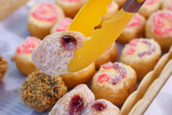 Un montón de mermelada de fresa de donut — Foto de Stock