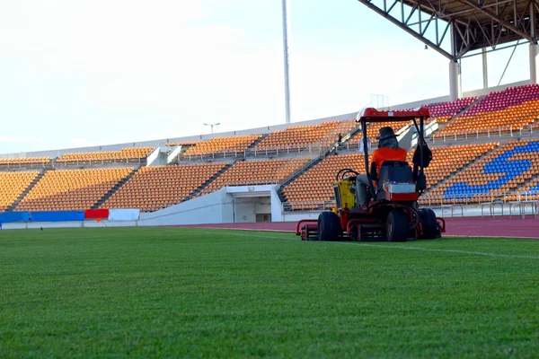 Cortacéspedes en el estadio — Foto de Stock