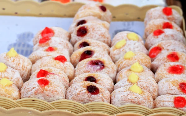 Un montón de mermelada de fresa de donut — Foto de Stock