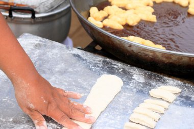 kızartılmış hamur sopa içinde belgili tanımlık çarşı