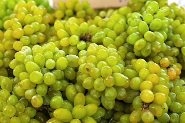 Fresh grapes in the market — Stock Photo, Image