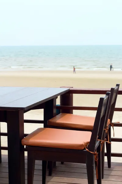 Tavolo in spiaggia - stile vintage — Foto Stock