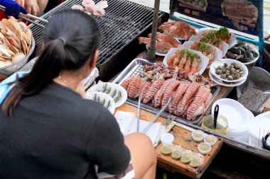 b-Barbekü Izgara kalamar piyasada