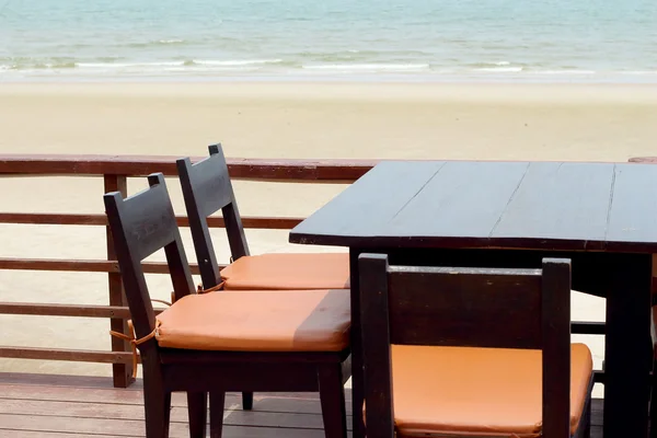 Tavolo in spiaggia - stile vintage — Foto Stock