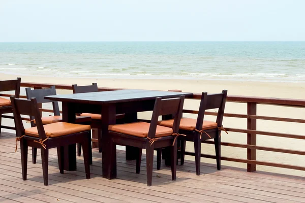 Tavolo in spiaggia - stile vintage — Foto Stock