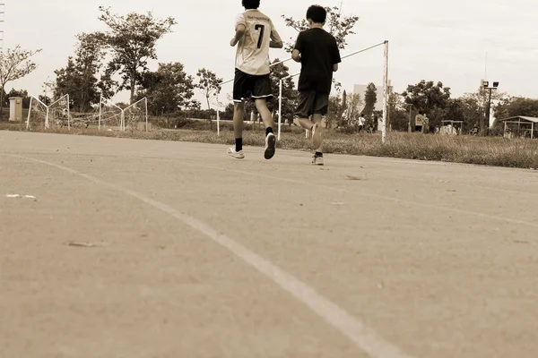 Correr trotando en pista deportiva —  Fotos de Stock