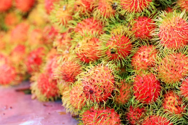 Sweet fruits rambutan in the market — Stock Photo, Image