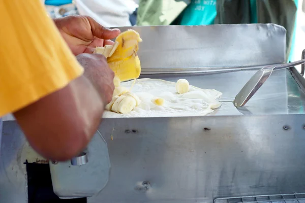 Roti (gerecht) op de pan koken — Stockfoto