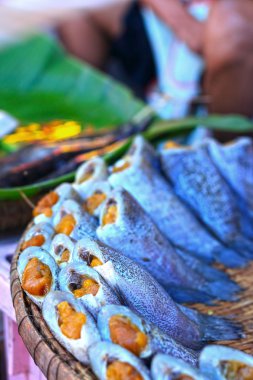 Pazarda taze balık.